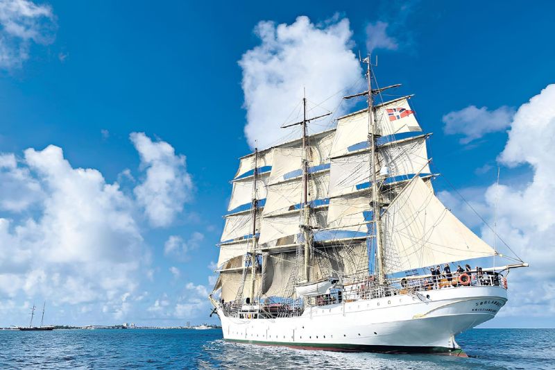 Tall ship Sorlandet sails into Bay of Marigot again
