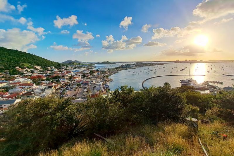 Vue d’ensemble de la Marina Fort-Louis à Saint-Martin